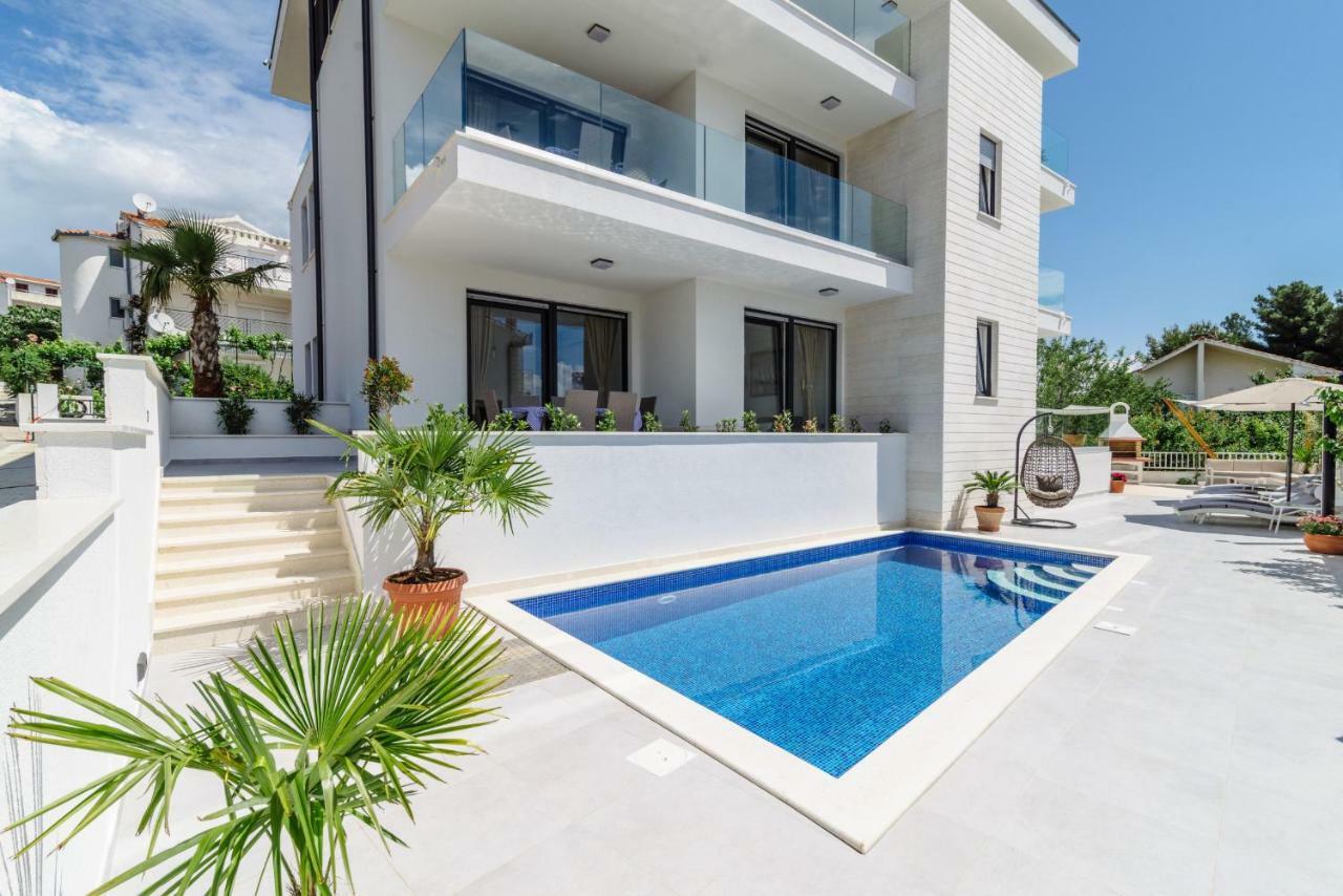 Apartments Villa Dalmatia Трогир Екстериор снимка