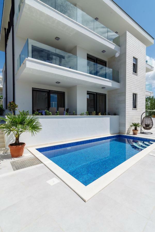Apartments Villa Dalmatia Трогир Екстериор снимка