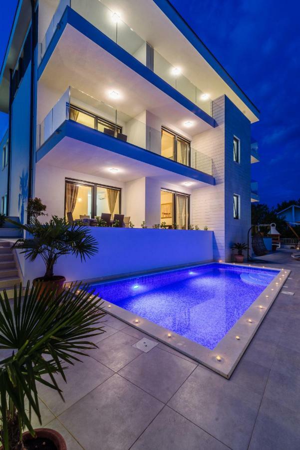 Apartments Villa Dalmatia Трогир Екстериор снимка