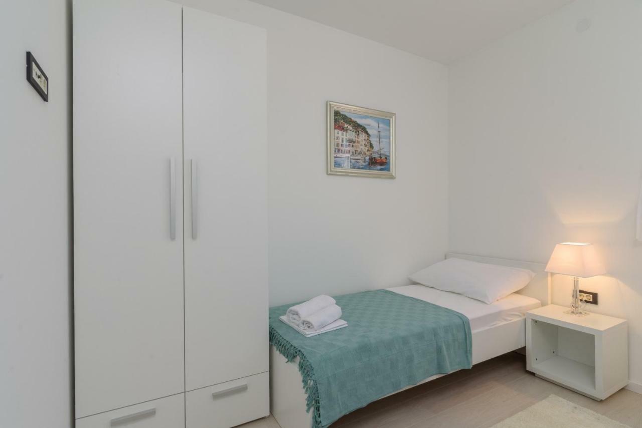 Apartments Villa Dalmatia Трогир Стая снимка